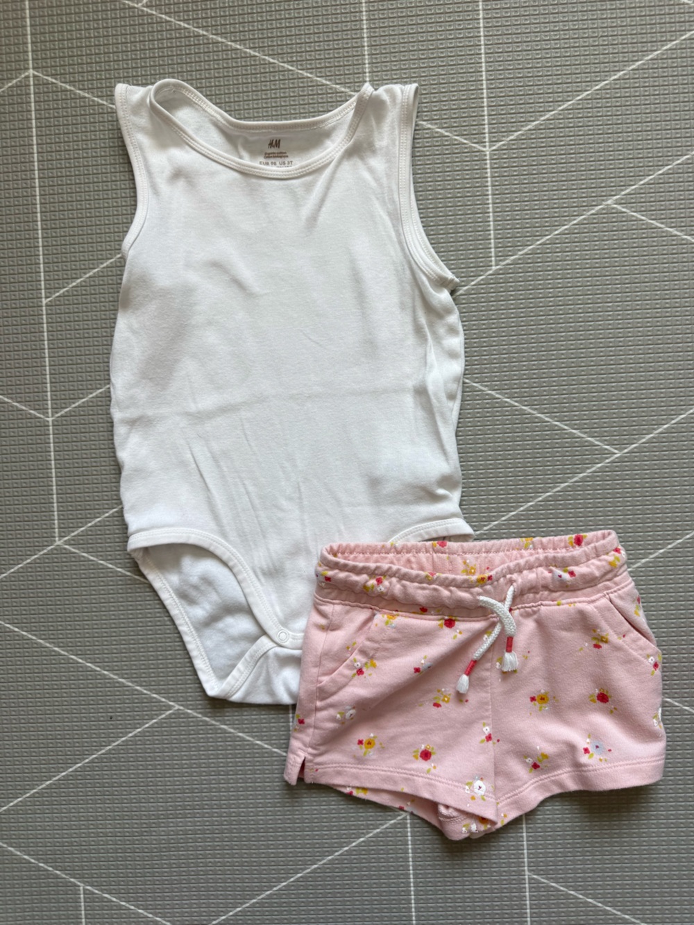 H&M|Baby Girl/toddler summer set,White tank Bodysuit & Pink Floral lounge Shorts
